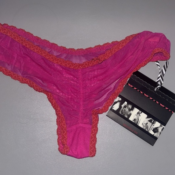 Bristols Six: Nippies Moulin Heart & Cheeky Panty Set – Hot Pink/Red - Picture 6 of 6